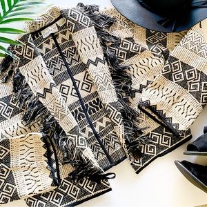 Flashback Aztec crop jacket. 
Vintage tapestry jacket.
One button closure. Large